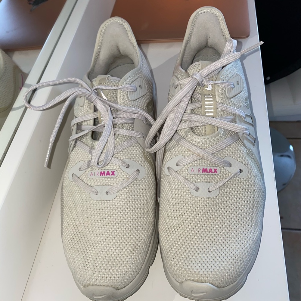 Nike’s women shoes. - Picture 3 of 3